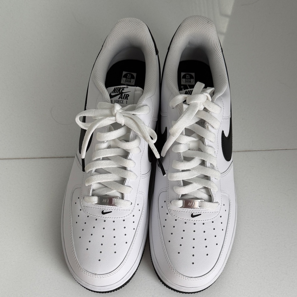 Nike Men's White and Black Sneakers